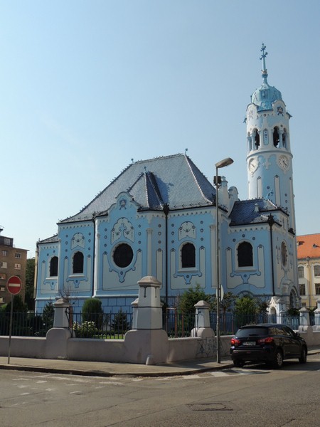 1-iglesia-azul-Bratislava-Viajohoy