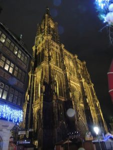 la-catedral-de-estrasburgo-en-navidad-viajohoy-com
